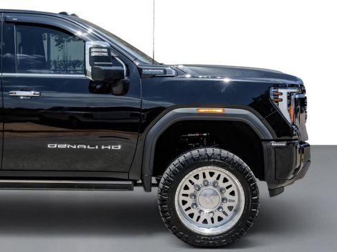 Used 2024 GMC Sierra 3500 Denali Ultimate AWD/4WD image 7
