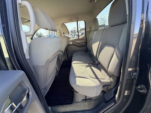 Used 2012 Nissan Frontier SV image 25