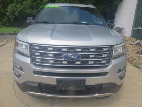 Used 2017 Ford Explorer XLT AWD/4WD image 2