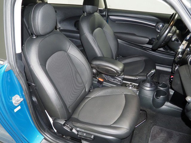 Used 2024 MINI Cooper 2-Door Hardtop FWD image 2