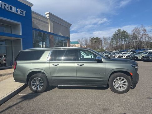 Used 2023 Chevrolet Suburban Premier image 2