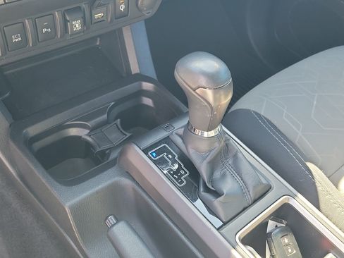 Used 2022 Toyota Tacoma TRD Sport w/ Technology Package AWD/4WD image 27