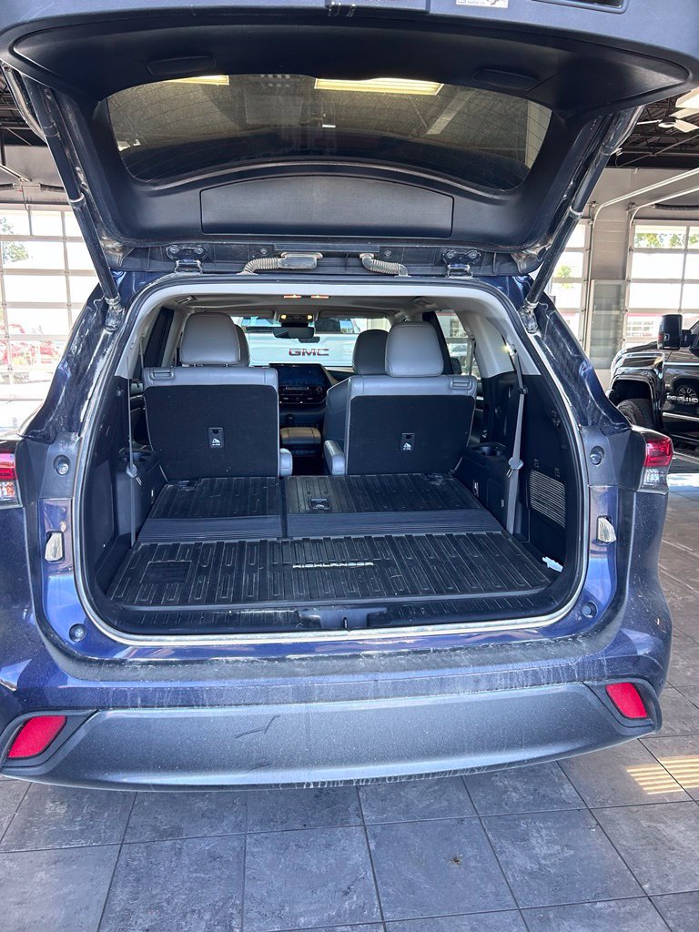Used 2022 Toyota Highlander Limited AWD/4WD image 11