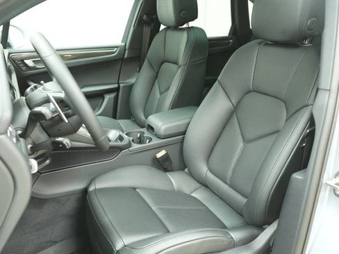 New 2026 Porsche Macan Turbo AWD/4WD image 5