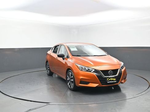 Used 2022 Nissan Versa SR w/ Convenience Package image 4