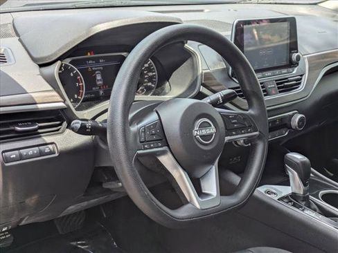 Used 2024 Nissan Altima 2.5 SV FWD image 10