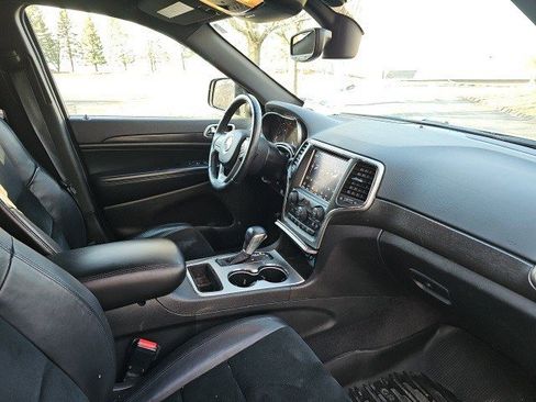 Used 2018 Jeep Grand Cherokee Altitude image 11