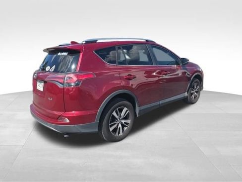 Used 2018 Toyota RAV4 XLE FWD image 8