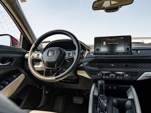 Used 2025 Honda Accord LX image 30