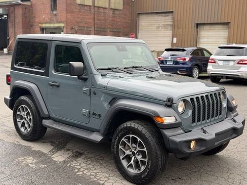 Used 2024 Jeep Wrangler Sport AWD/4WD image 3