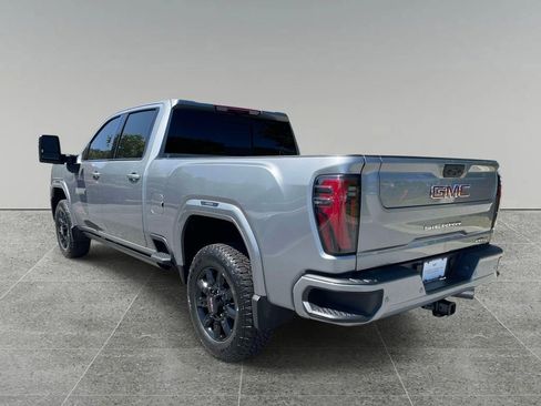 Used 2026 GMC Sierra 2500 AT4 w/ AT4 Premium Plus Package AWD/4WD image 3