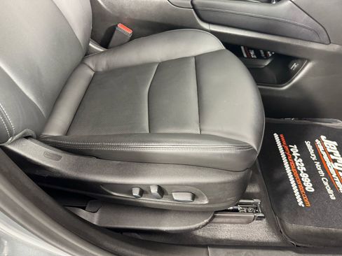 Used 2024 Cadillac XT6 Sport w/ Technology Package AWD/4WD image 35