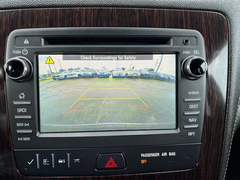 Used 2017 Chevrolet Traverse LT FWD image 16