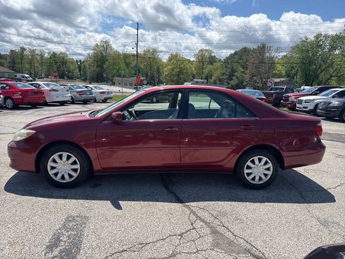 Used 2005 Toyota Camry XLE FWD image 4