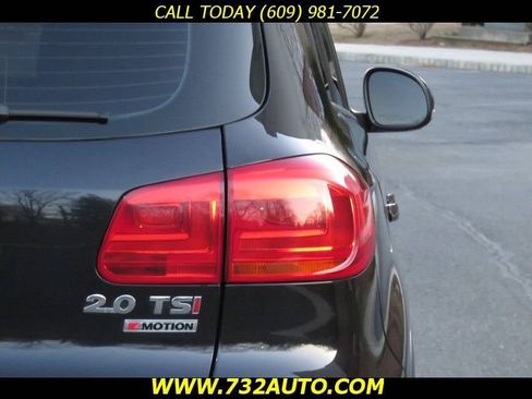 Used 2017 Volkswagen Tiguan Limited w/ Premium Package image 16