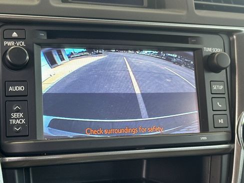 Used 2013 Toyota Highlander Plus FWD image 23