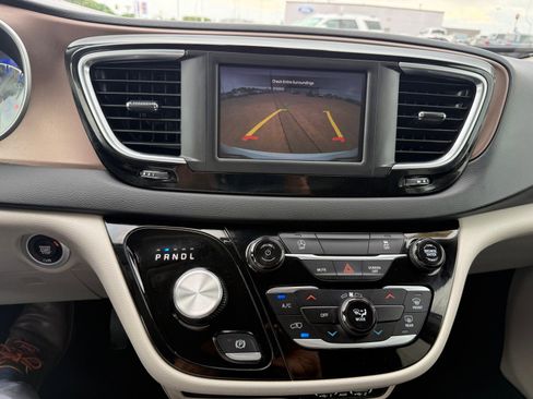 Used 2023 Chrysler Voyager LX FWD image 16