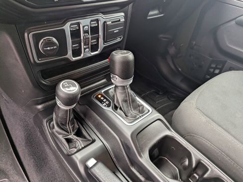 Used 2021 Jeep Wrangler Unlimited Sahara AWD/4WD image 20