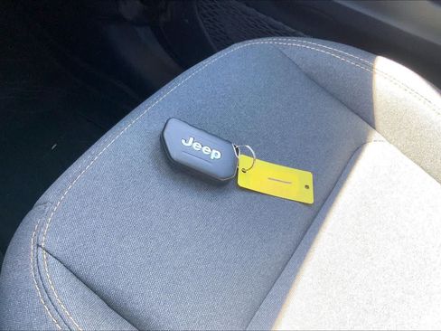 Used 2025 Jeep Wrangler Sport AWD/4WD image 19