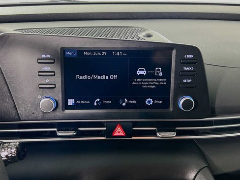 Certified 2025 Hyundai Elantra SE FWD image 13