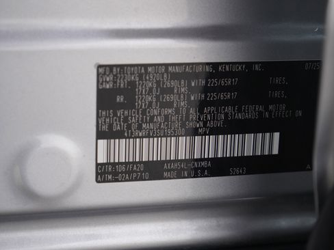 Used 2025 Toyota RAV4 XLE image 27