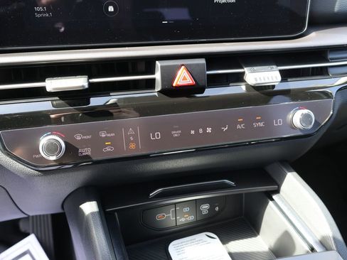 New 2026 Kia Sportage EX image 36