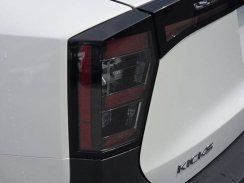 New 2027 Nissan Kicks SV w/ SV Premium Package FWD image 31
