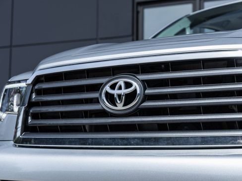 Used 2020 Toyota Sequoia SR5 image 16