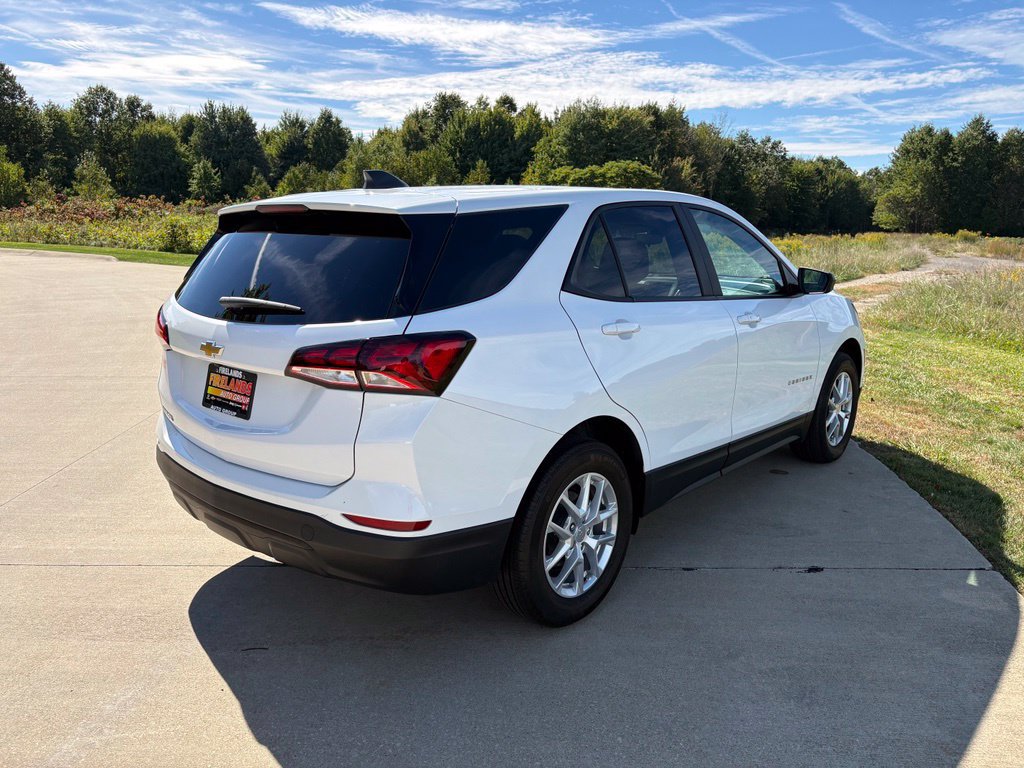 Used 2024 Chevrolet Equinox LS w/ LS Convenience Package FWD image 9