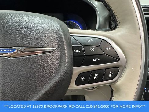 Used 2018 Chrysler Pacifica Limited FWD image 13