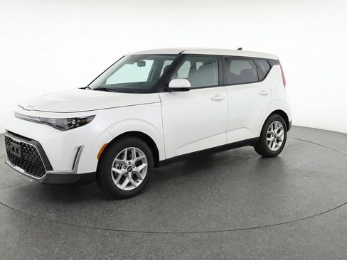 Used 2025 Kia Soul LX w/ LX Technology Package image 3