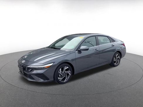 Used 2025 Hyundai Elantra SEL image 8