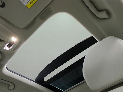 Certified 2022 Volvo S60 B5 Momentum w/ Premium Package image 18