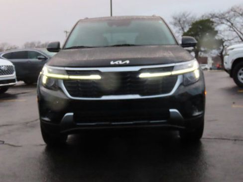 Used 2024 Kia Seltos EX image 2