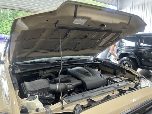 Used 2017 Toyota Tacoma SR5 w/ Tow Package RWD image 56