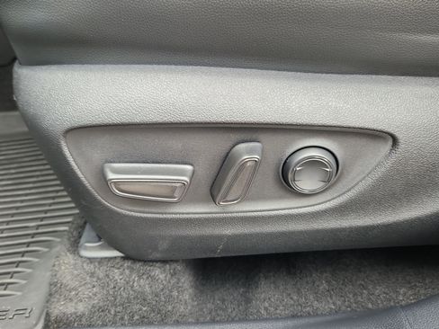 Certified 2025 Toyota Highlander XLE image 12