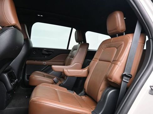 Used 2023 Lincoln Aviator Reserve w/ Elements Package Plus RWD image 17