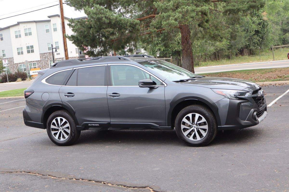 Used 2023 Subaru Outback Premium AWD/4WD image 2