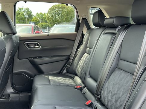 Used 2022 Nissan Rogue Platinum w/ Head-Up Display Package image 26