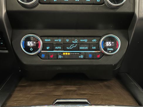 Used 2019 Ford Expedition Platinum AWD/4WD image 11
