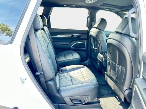 Used 2025 Kia Telluride AWD image 13