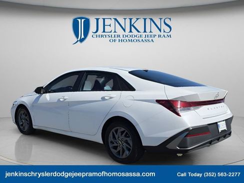 Used 2024 Hyundai Elantra SEL FWD image 7