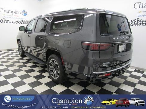 Used 2023 Jeep Wagoneer L Series II AWD/4WD image 12