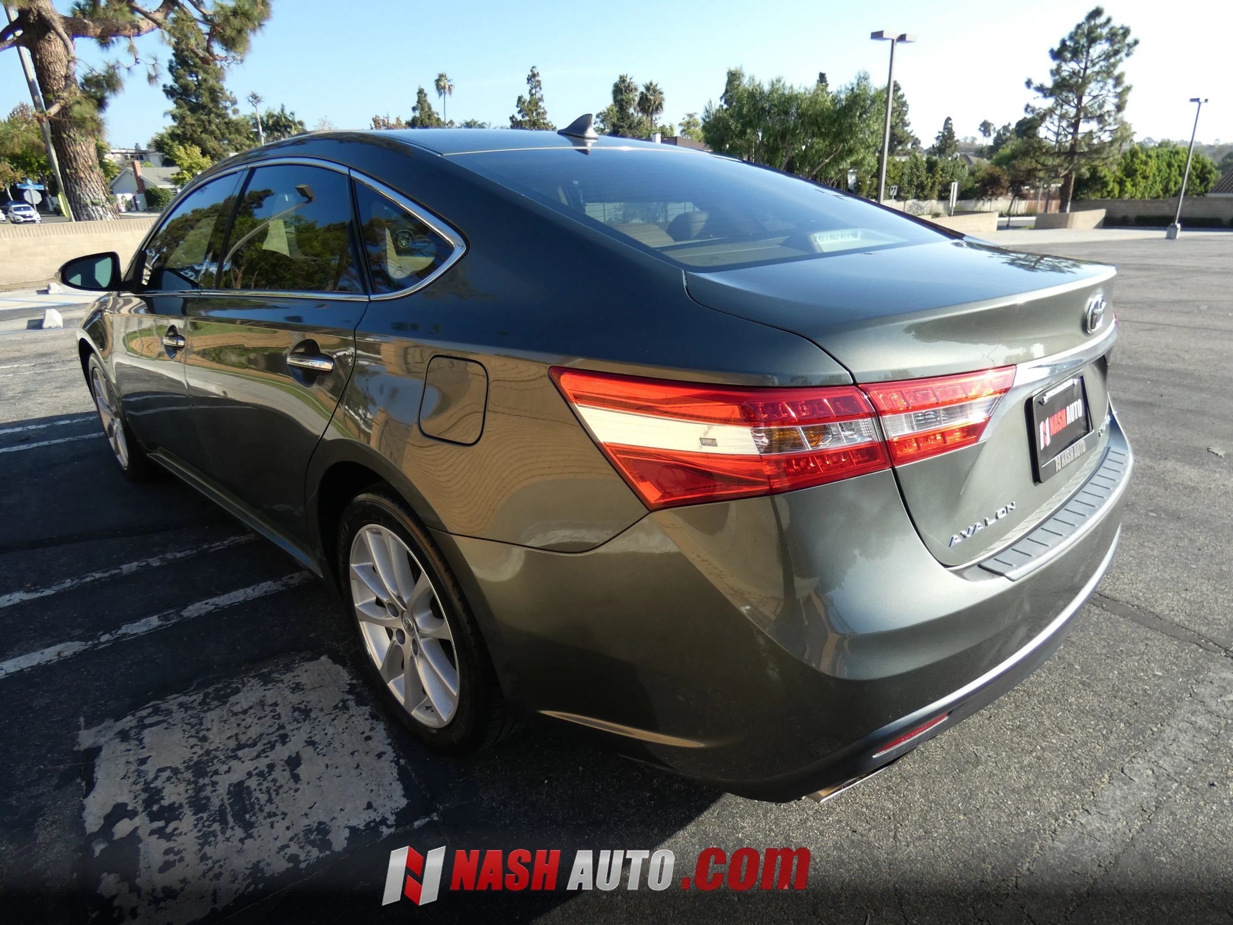 Used 2013 Toyota Avalon Limited FWD image 12