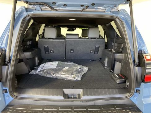 Used 2025 Toyota 4Runner Limited w/ Tow Technology Package AWD/4WD image 8