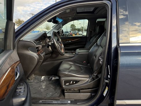 Used 2017 Cadillac Escalade Premium Luxury image 31