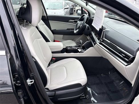 Used 2025 Kia Sportage EX image 9