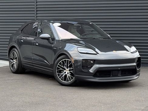 Certified 2025 Porsche Macan 4 Electric image 9