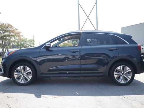 Used 2022 Kia Niro EX FWD image 2