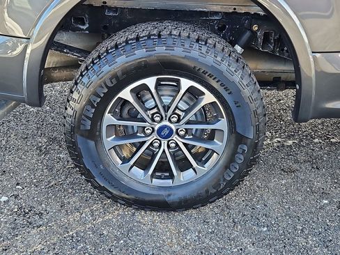 Used 2019 Ford F150 XLT w/ Equipment Group 302A Luxury image 9